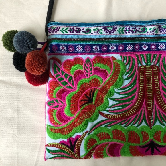 100% Cotton Floral Embroidered Pompom Crossbody - Picture 2 of 8